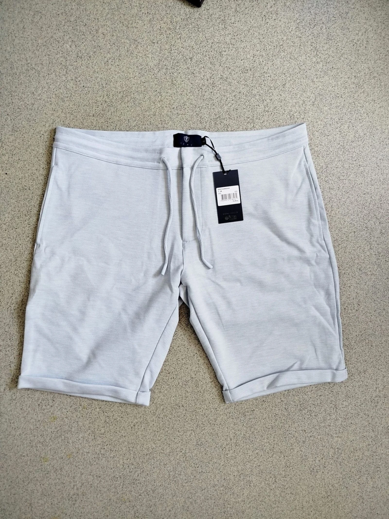 Izac bermuda 48
